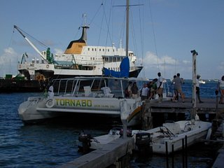 Another of the day sail cats disgorging its passengers